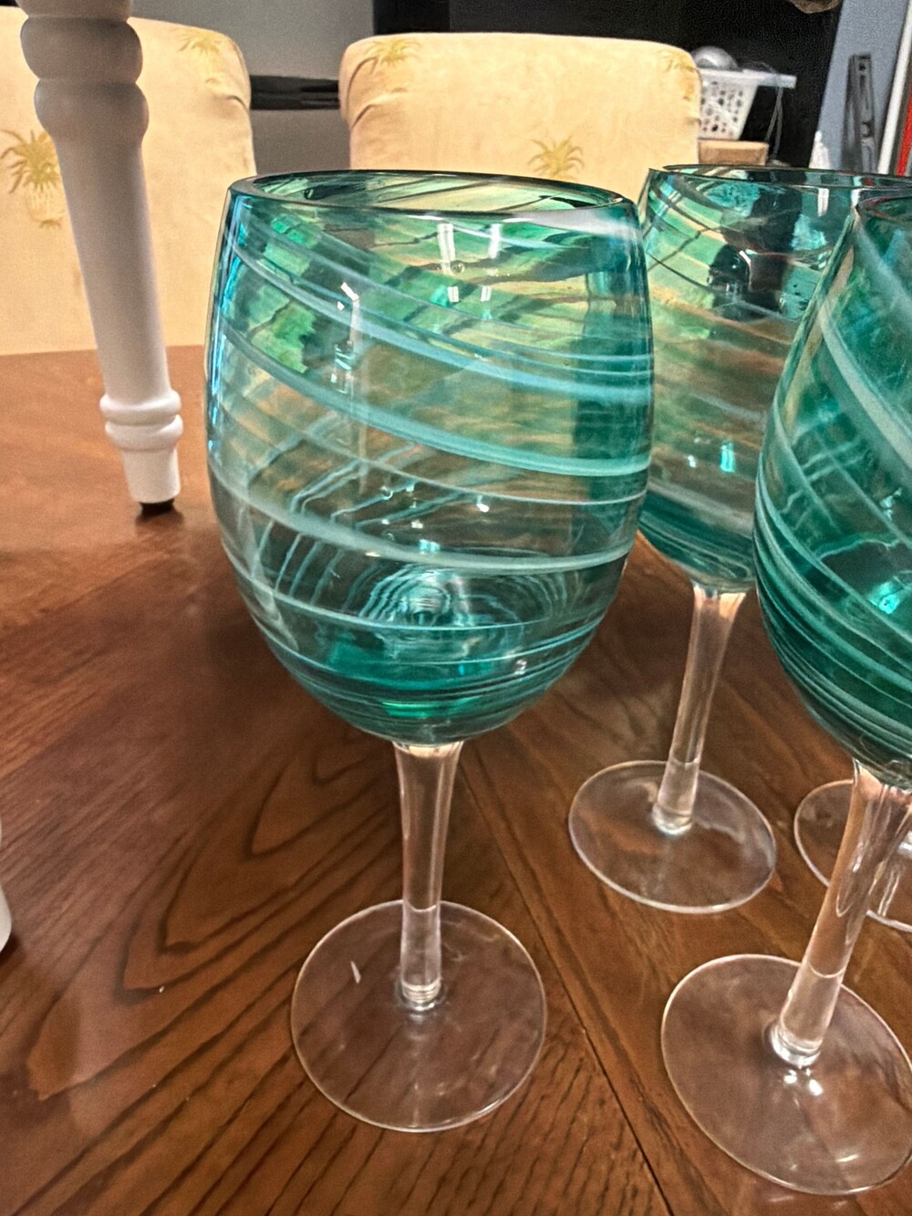 Set of 4 Turquoise Blue Wine Glasses with Swirl Pattern